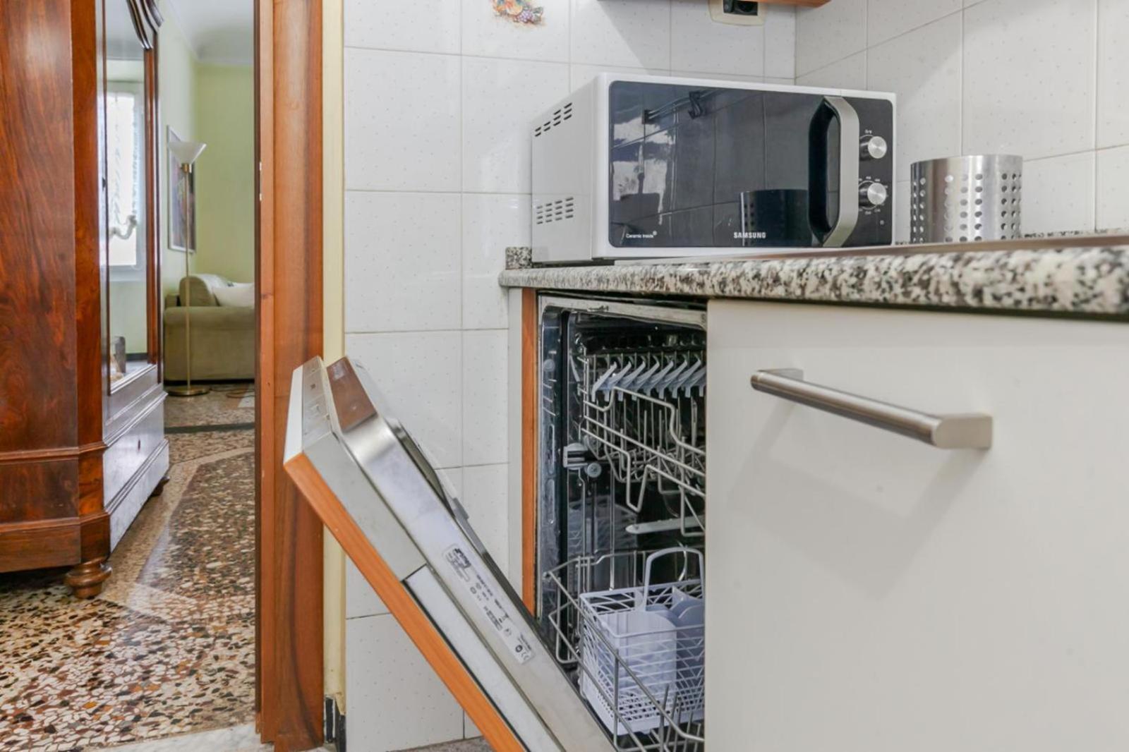 Apartmán "Ca Niella" Art And Fun 9 Minutes From The Sea Savona Exteriér fotografie